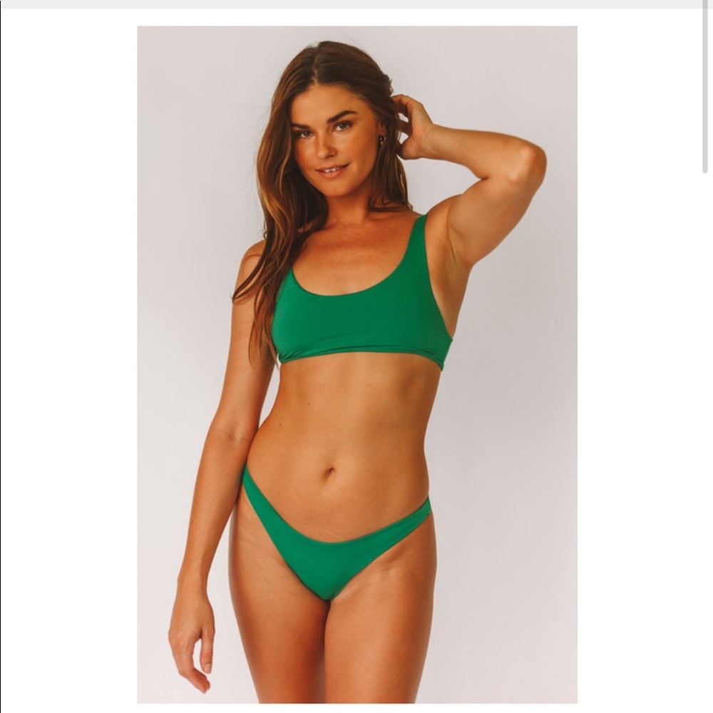 Island Glow Kiwi set scoop top & thong bottom